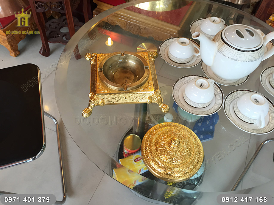 gạt t&agrave;n thếp v&agrave;ng